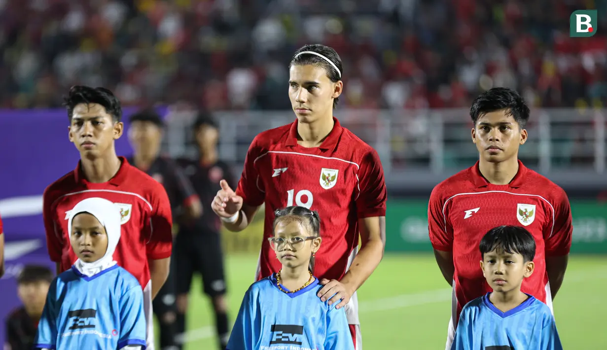 Pemain Timnas Indonesia U-23, Dion Markx (tengah) saat laga Gurp J Kualifikasi Piala Asia U-23 2026 melawan Makau di Gelora Delta Sidoarjo, Sabtu (06/09/2025). (Bola.com/Abdul Aziz)