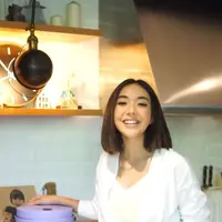 Gisella Anastasia kenalkan produk rice cooker andalannya (foto: istimewa)