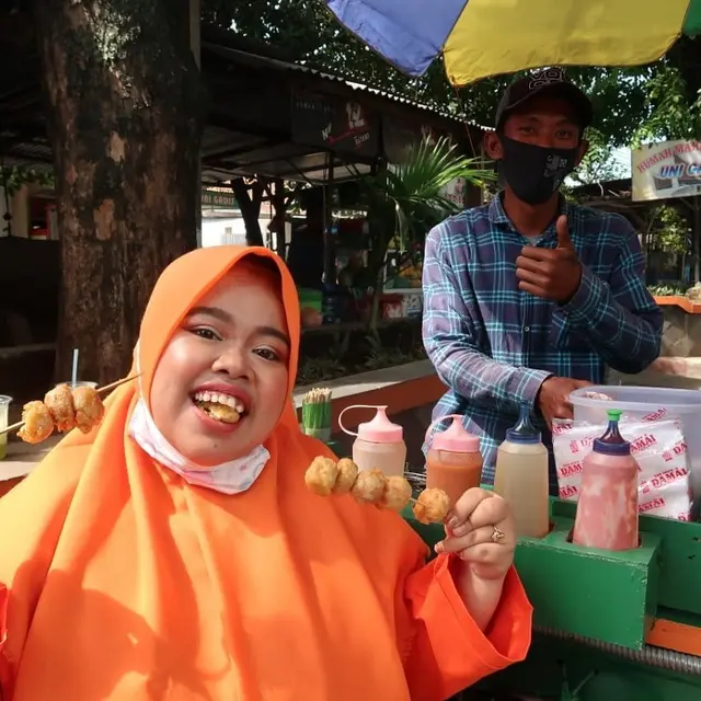 Viral, Kekeyi Beri Dukungan untuk Penjual Pentol Lewat Baliho
