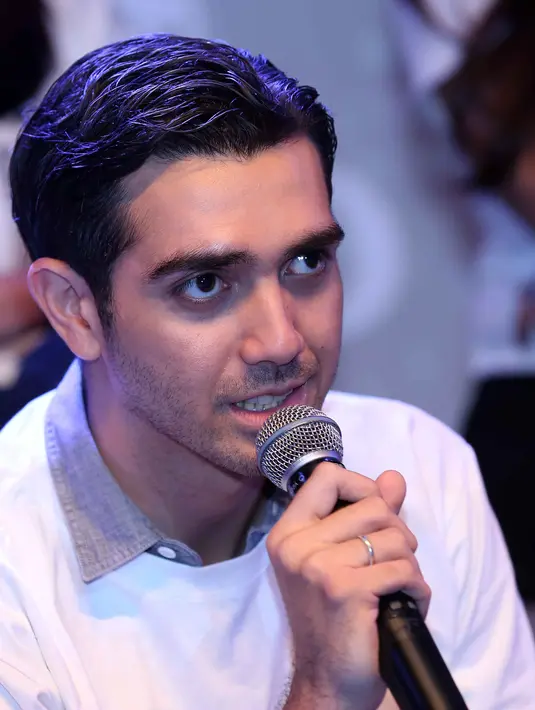 "Pertama saya bukan orang yang main film berdasarkan sinopsis, itu bisa basa-basi. Kalau saya pertama kali sinopsis atau cerita gak dilihat, saya nanya siapa sutradaranya dan tim di belakangnya, dari situ baru oke," ujar Fachry. (Nurwahyunan/Bintang.com)