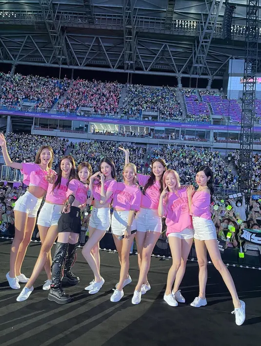 Tiffany SNSD atau Tiffany Young dan Taeyeon SNSD. (Foto: Instagram/ tiffanyyoungofficial)