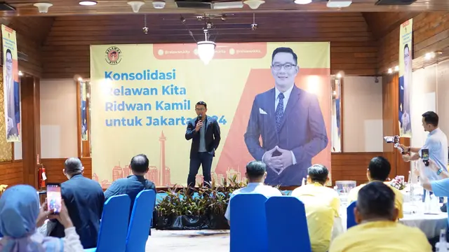 Mantan Gubernur Jawa Barat Ridwan Kamil menghadiri acara konsolidasi Relawan Kita (RK) yang mendukungnya maju di Pemilihan Kepala Derah atau Pilkada Jakarta pada November 2024 mendatang.