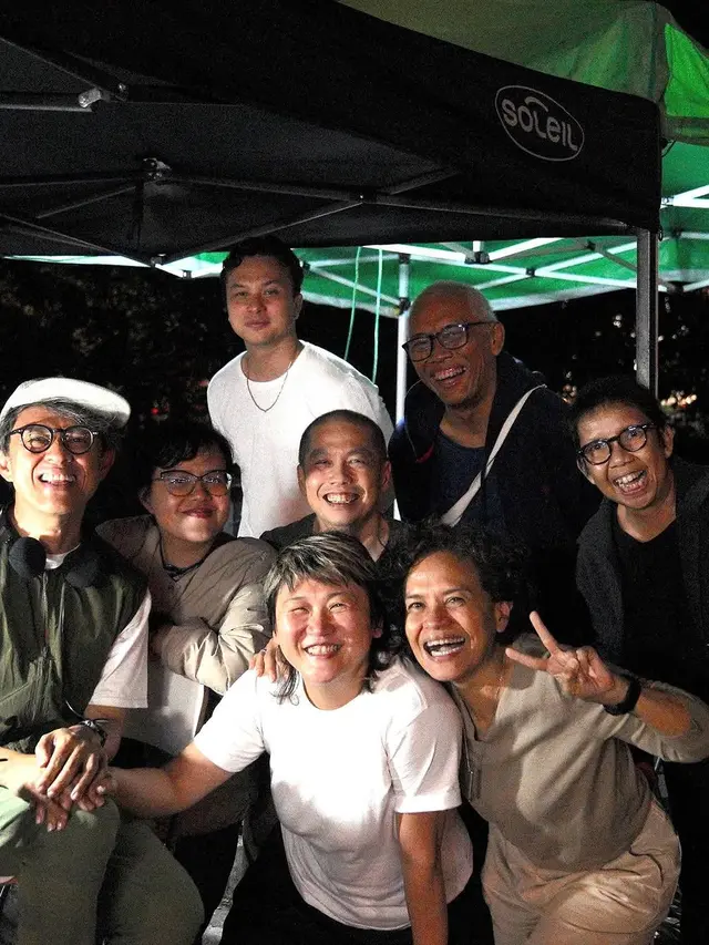 6 Potret Nicholas Saputra di Lokasi Syuting 'Rangga & Cinta', Jadi Co-Producer