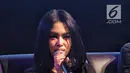 Penyanyi Syahrini memberi keterangan konser bertema "10 Tahun Jambul Khatulistiwa Journey of Syahrini" di Jakarta, Selasa (28/8). Art Prenuer Jakarta dipilih sebagai lokasinya. (Liputan6.com/Faizal Fanani)
