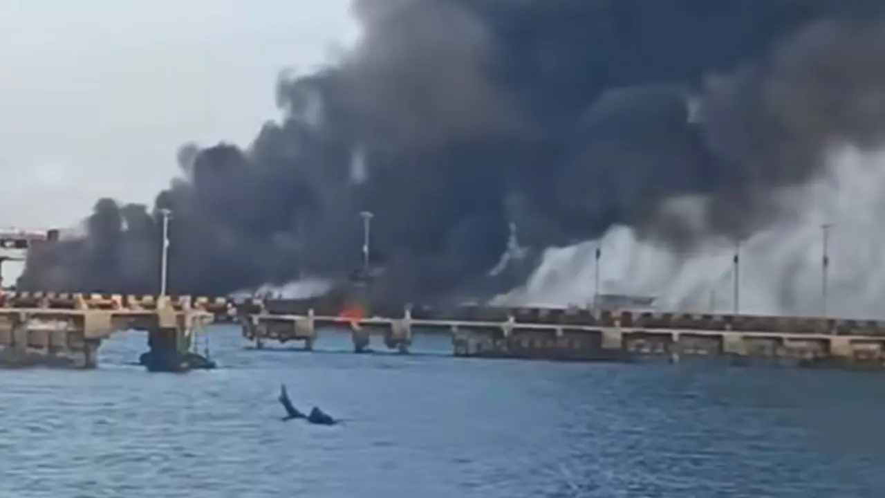 Kapal terbakar di Kepulauan Selayar