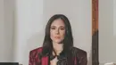 Wulan Guritno mengunggah potret terbaru saat dirinya hadir di acara lingerie. Ia pun tampil seksi kasual. [@wulanguritno]