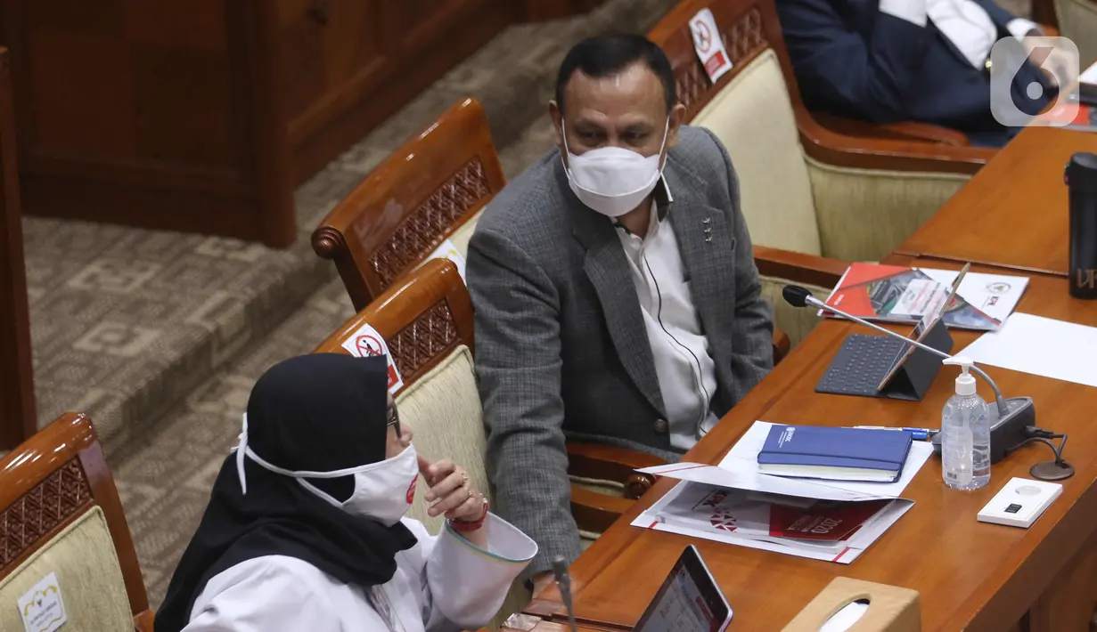 Ketua KPK Firli Bahuri menghadiri Rapat Dengar Pendapat (RDP) dengan Komisi III DPR di Kompleks Parlemen Senayan, Jakarta, Rabu (10/3/2021). Dalam rapat dengar tersebut, KPK dan Dewan Pengawas (Dewas) KPK membahas terkait dengan evalusasi pelaksanaan tugas dan fungsi KPK. (Liputan6.com/Angga Yuniar)