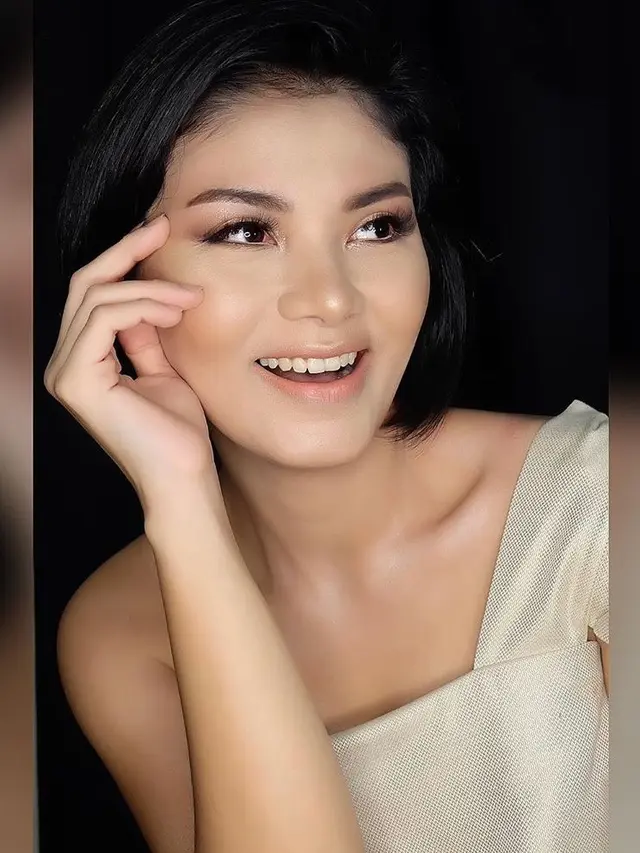 Lama Vakum, Ini 6 Potret Terbaru Intan RJ dalam Makeup Natural