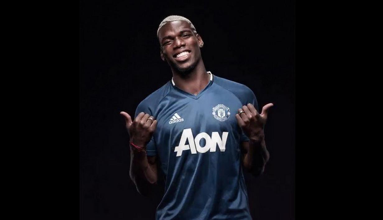 Manchester United meresmikan pembelian Paul Pogba dari Juventus pada Selasa (9/8/2016). Dengan nilai transfer sekitar 100 juta poundsterling, Pogba kini menjadi pemain termahal dunia. (www.manutd.com)
