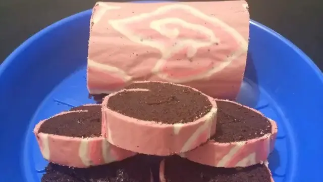 Resep brownies gulung motif batik. (dok. Cookpad @nuraci)