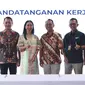 (Ki-Ka): Direktur Pelaksana TIKI, Trie Maulana Apriyanto, Direktur Utama TIKI, Yulina Hastuti, Direktur Utama Bank Mandiri Taspen (BMT), Elmamber Sinaga, Direktur C&C BMT, Judhi B. Wirjanto, Direktur Bisnis BMT, Maswar Purnama usai penandatanganan kerjasama pada peluncuran Komunitas Mantap Indonesia (KMI)di Jakarta (29/5/2023). (Liputan6.com/HO)