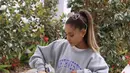 "Saya sangat senang akhirnya penggemar dapat menikmati sensasi wewangian baru dari parfum Ari. Mereka sangat antusias datang dan membelinya. Terima Kasih," ungkap Ariana. (instagram/Bintang.com)