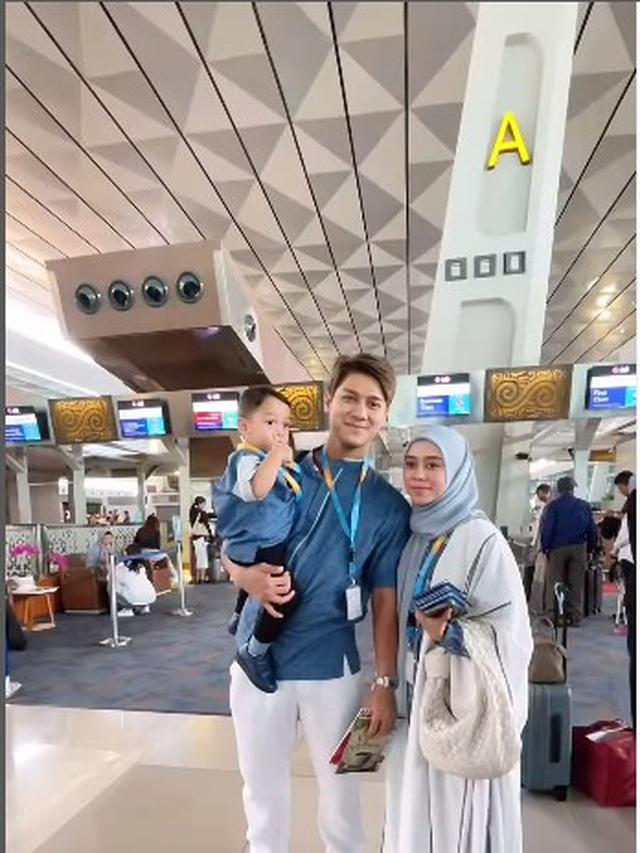 7 Potret Lesty Kejora dan Rizky Billar Jalani Umroh, Ajak Baby Levian