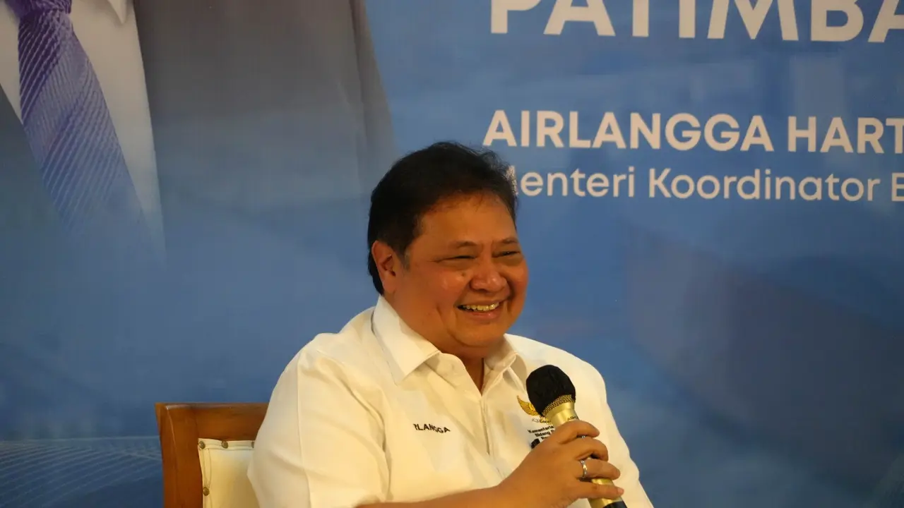 Menteri Koordinator Bidang Perekonomian Airlangga Hartarto dalam Dialog yang bertajuk “Patimban dan Masa Depan Ekonomi” di Pamanukan, Kabupaten Subang, Provinsi Jawa Barat, Rabu (24/1/2024). (Dok Kemenko Perekonomian)