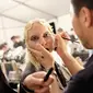 Make up artist mendandani Lady Gaga sedemikian rupa membuat sang penyanyi tampak sangat berbeda. Kemampuan Lady Gaga semakin terlihat jika dirinya juga bisa tampil sebagai model. (AFP/Bintang.com) Sumber: news.com.au; skynews.com.au