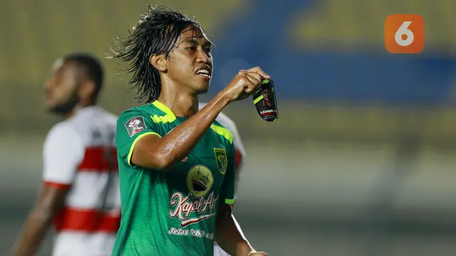 FOTO: Persebaya Surabaya Unggul 1-0 atas Madura United di Babak Pertama - Ady Setiawan