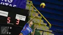 Tim voli Jakarta Elektrik PLN berlatih service dan smash di GOR C'Tra Arena, Bandung, Jawa Barat, Sabtu (15/4). Jakarta Elektrik PLN memastikan lolos ke final Proliga 2017 usai menumbangkan Popsivo Polawan. (Liputan6.com/Yoppy Renato)