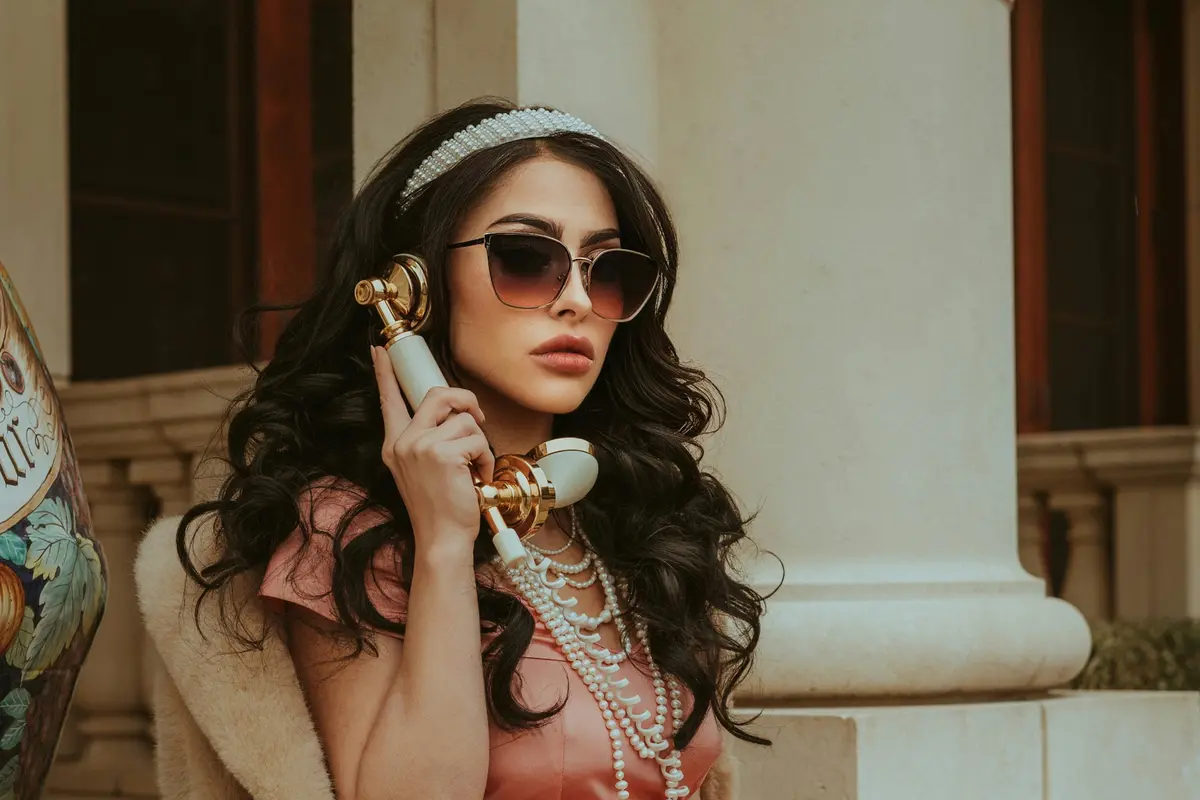 perempuan cantik dan kaya
