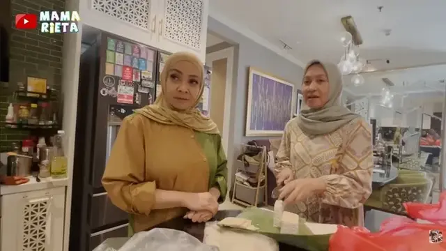 Potret Dapur Rumah Rieta Amilia, Tampil Elegan dengan Konsep Clean dan Fungsional