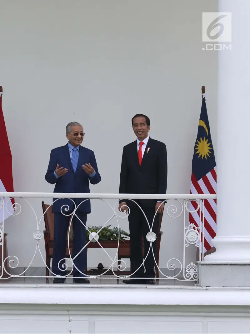 Jokowi dan PM Mahathir di Beranda Istana