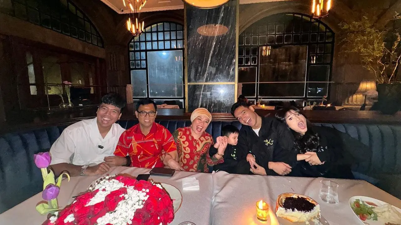 Potret perayaan ulang tahun Fadly Faisal yang ke-24 (Sumber: Instagram/@opah_faisal)