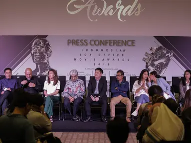 Suasana konferensi pers Indonesia Box Office Movie Awards (IBOMA) 2018 di SCTV Tower, Jakarta, Rabu (14/3). IBOMA 2018 menghadirkan 10 film di tahun 2017 yang terdiri dari 15 kategori penghargaan. (Liputan6.com/Faizal Fanani)