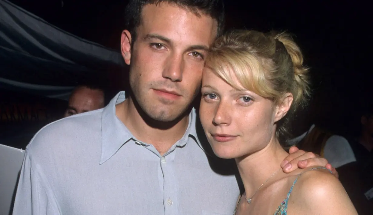 Dilansir dari USWeekly, Gwyneth bercerita bahwa ia miliki alasan untuk tidak menikahi Ben Affleck dahulu. (W Magazine)