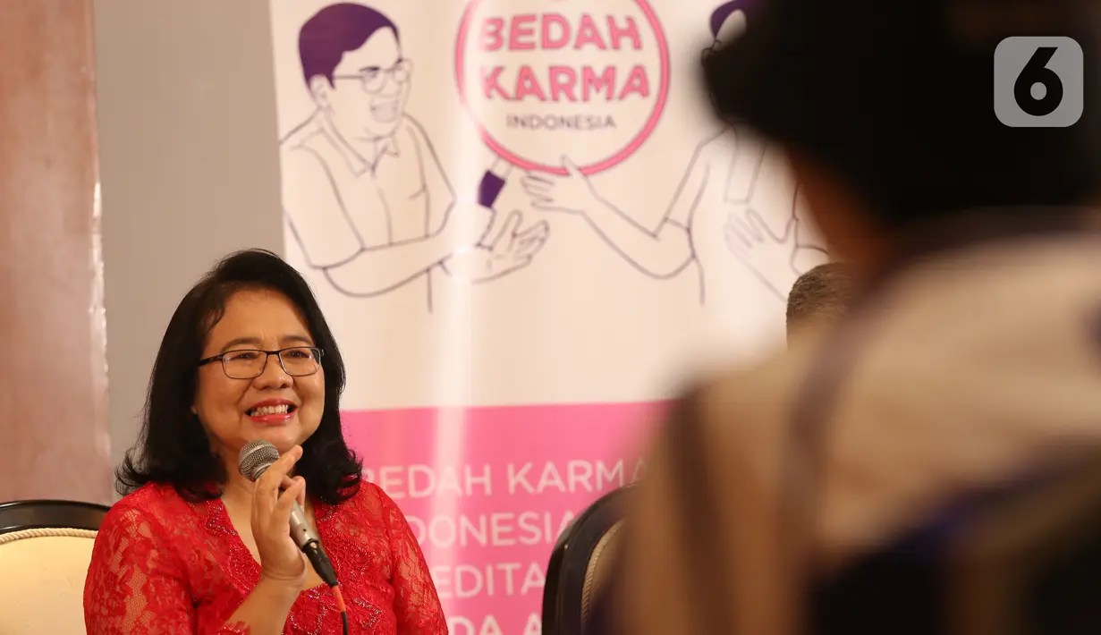 Bunda Arsaningsih, yang juga menjadi guru meditasi dan praktisi energi, menawarkan pendekatan unik dalam upaya meningkatkan kesejahteraan mental, emosional, dan spiritual masyarakat. (Liputan6.com/Helmi Fithriansyah)