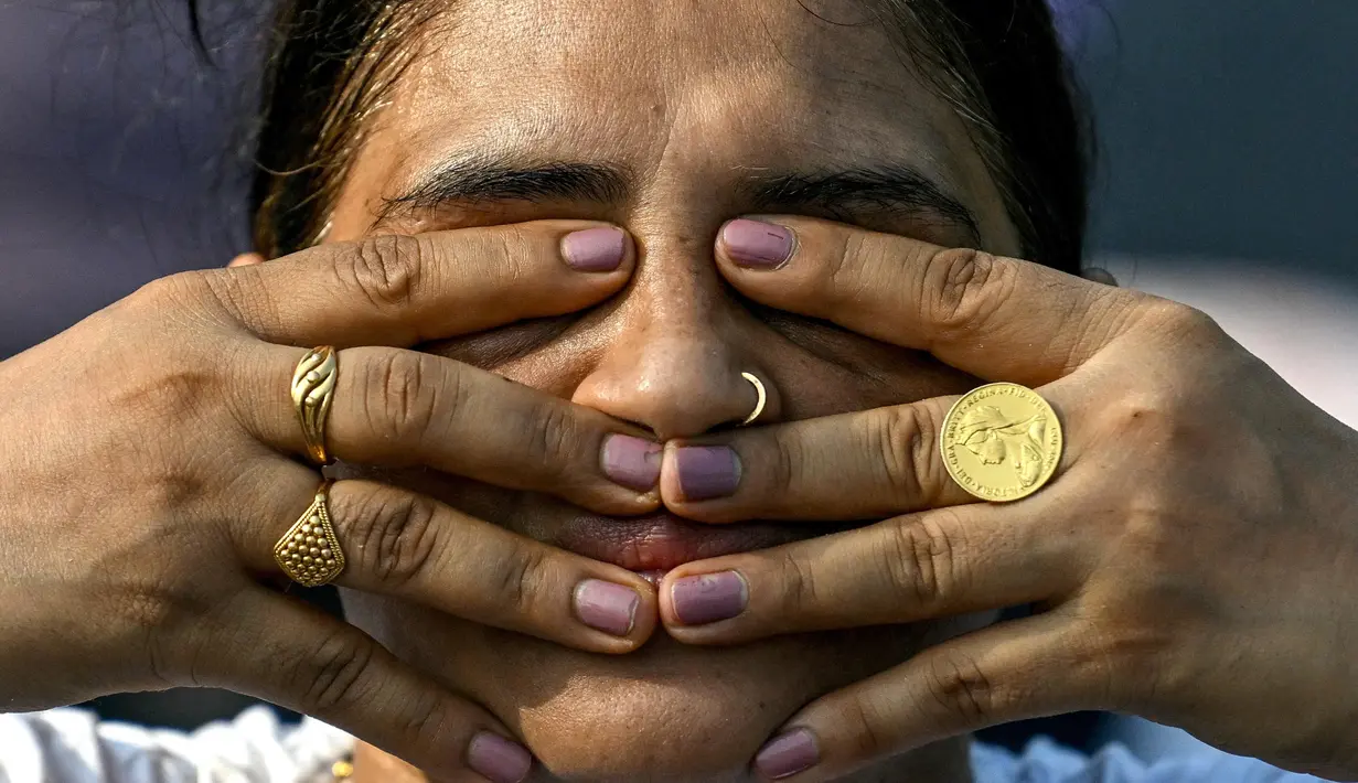 Peringatan ini diusulkan oleh Perdana Menteri India, Narendra Modi, karena ia percaya bahwa yoga bukan hanya aktivitas fisik, tapi juga bagian dari gaya hidup sehat secara mental dan spiritual. (Arun SANKAR/AFP)
