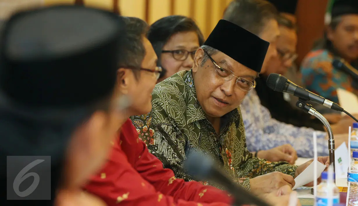 Said Aqil Siradjsaat menghadiri pembacaan seruan moral tentang Pilkada DKI Jakarta putaran kedua di Jakarta, Senin (17/4). Dalam kesempatan itu Aqil Siradj mengatakan masyarakat harus menghormati apapun hasil pilkada. (Liputan6.com/Johan Tallo)