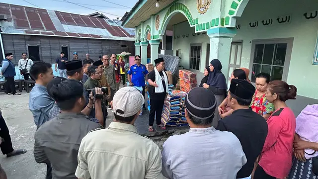 Rendi Solihin Salurkan Bantuan dan Beri Dukungan Moril Korban Kebakaran di Pal 05 Tenggarong 