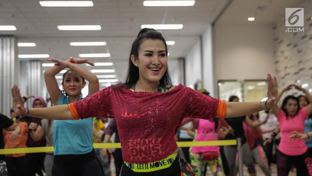 Seksinya Liza Natalia saat menjadi Istruktur Zumba