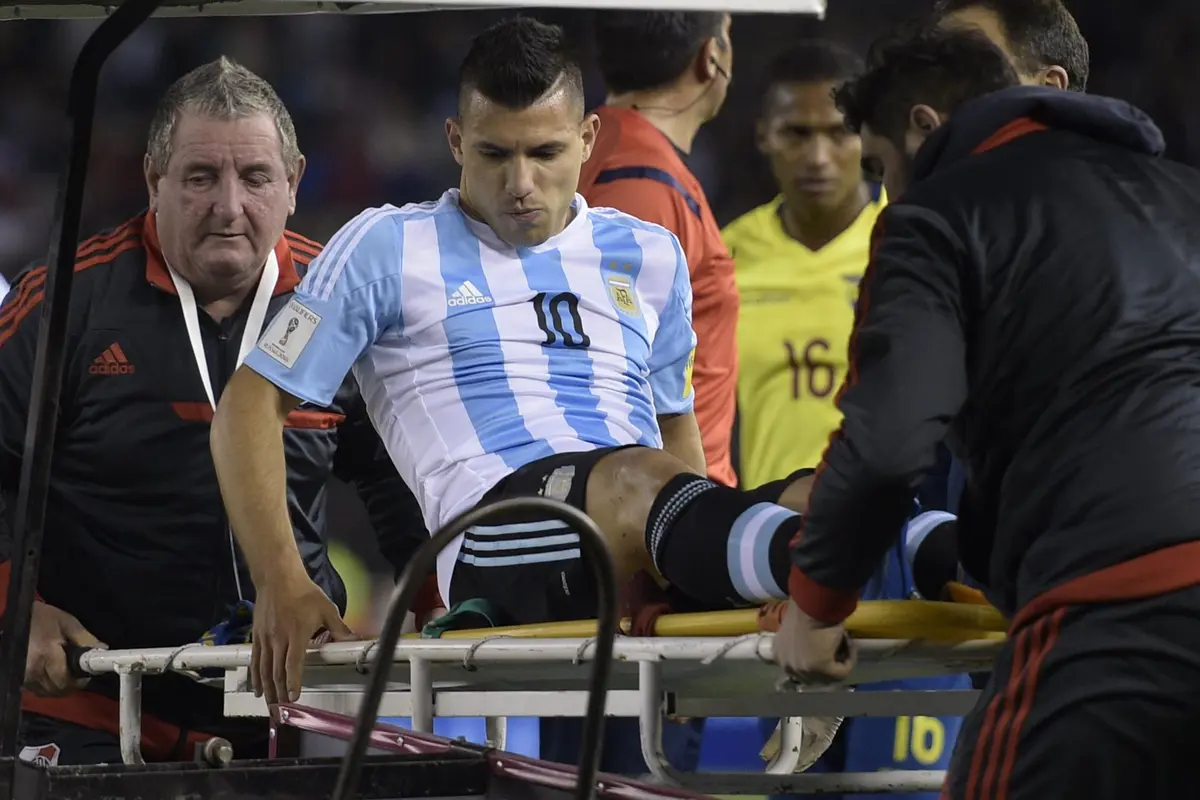 Sergio Aguero Cedera Saat Bela Argentina (udah)