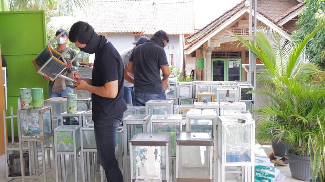 Detasmen Khusus (Densus) 88 antiteror Polri menggeledah rumah tujuh terduga teroris anggota Jamaah Islamiyah (JI) yang diamankan di wilayah Lampung.