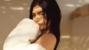 Meski kini Kylie Jenner miliki seorang pengasuh untuk mengurus Stormi, ia tetap mendominasi dalam mengurus anak. (instagram/kyliejenner)