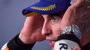 Pembalap Spanyol dari tim Repsol Honda, Marc Marquez saat memberikan keterangan usai Grand Prix MotoGP Australia di Sirkuit Phillip Island, Minggu (16/10/2022). Marc Marquez finish di posisi kedua dan ini menjadi podium pertamanya sejak kembali pasca operasi keempat cedera patah lengan tangan kanan. (Paul CROCK/AFP)