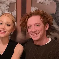 Ariana Grande dan Ethan Slater. (Instagram/ michelleyeoh_official)