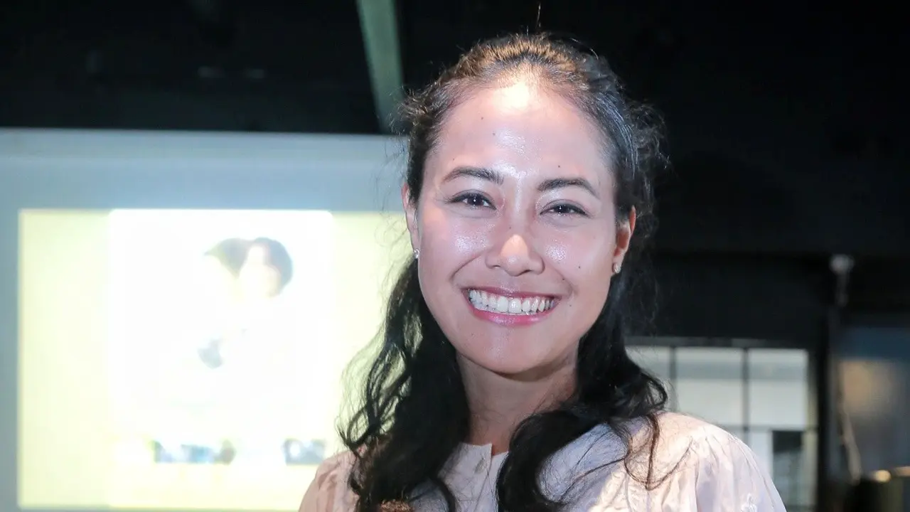 [Bintang] Cara Putri Ayudya Mencintai Dunia Seni Peran