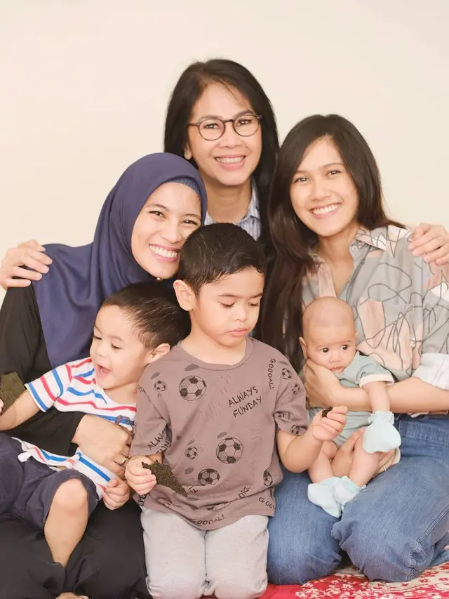 5 Potret Kebersamaan Alyssa Soebandono dan Ibu yang Jarang Tersorot