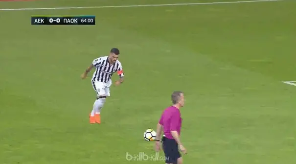 Runner up Liga Super Yunani PAOK sukses kalahkan rival mereka AEK Athens dengan skor 2-0 di laga final Piala Yunani. Vieirinha bik...