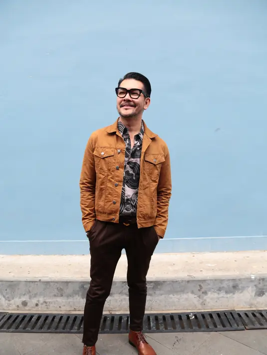 "Menjaga kesehatan, olahraga. Standar,dengan cara olahraga. Gue cuma olahraga egois kaya berenang, nge-gym, lari. Karena saya waktunya mepet banget. Olahraga itu bisa di lakuin malam dan pagi dan bisa dilakuin sendiri," tuturnya. (Nurwahyunan/Bintang.com)