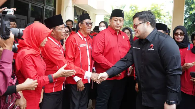 Mas Dhito Dampingi 50 Bacaleg PDI Perjuangan Daftar ke KPU Kabupaten Kediri
