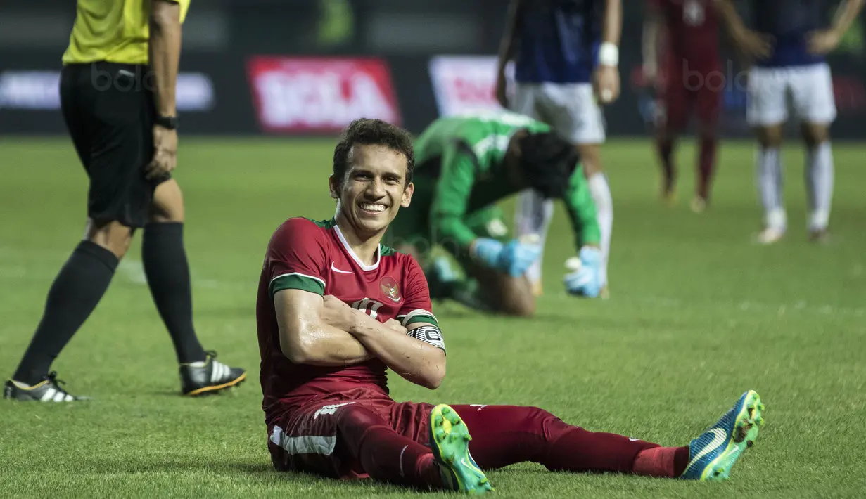 Gelandang Timnas Indonesia U-19, Egy Maulana Vikri, usai membobol gawang Kamboja U-19 pada laga persahabatan di Stadion Patriot, Bekasi, Rabu (4/10/2017). Indonesia menang 2-0 atas Kamboja. (Bola.com/Vitalis Yogi Trisna)