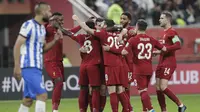Pemain Liverpool merayakan gol yang dicetak oleh Naby Keita ke gawang Monterrey pada laga semifinal Piala Dunia Antarklub 2019 di Khalifa International Stadium, Qatar, Kamis, (19/12). Liverpool menang 2-1 atas Monterrey. (AP/Hassan Ammar)