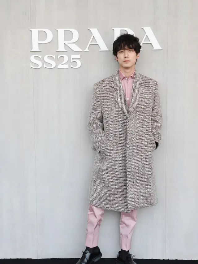 6 Gaya Artis Asia Hadiri Prada Show di Milan Fashion Week, Bertabur Visual dari Byeon Woo Seok, Sana TWICE, Jaehyun NCT, hingga Win Metawin