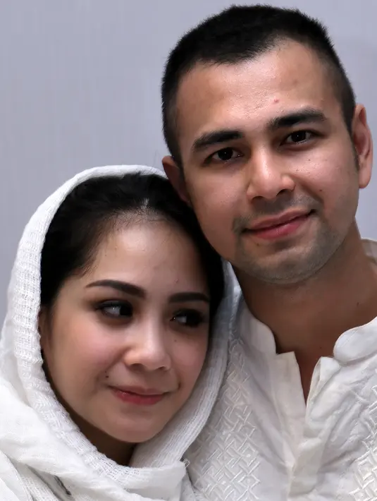 Bermesraan dengan pasangan di dalam kamar, pasti menyenangkan sekali ya? (Foto: Galih W Satria)