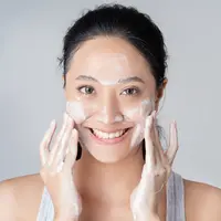 Ilustrasi cuci muka (Foto: Shutterstock)