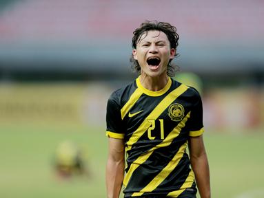 Pemain Timnas Malaysia U-19, Muhammad Haikal melakukan selebrasi usai mencetak gol ke gawang Timnas Vietnam U-19 pada laga semifinal Piala AFF U-19 2022 di Stadion Patriot Candrabhaga, Bekasi, Rabu (13/7/2022). (Bola.com/M Iqbal Ichsan)