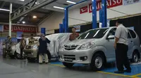 PT Astra Daihatsu Motor (ADM) menyerahkan empat unit Xenia rekondisi kepada konsumen yang berhasil memenangkan program Xenia Setia.