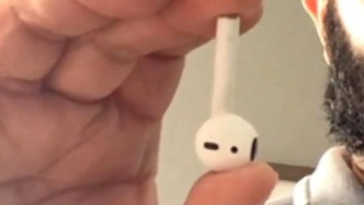 Tak Sadar Telan AirPods Saat Tidur, Pria Ini Kesulitan Bernapas
